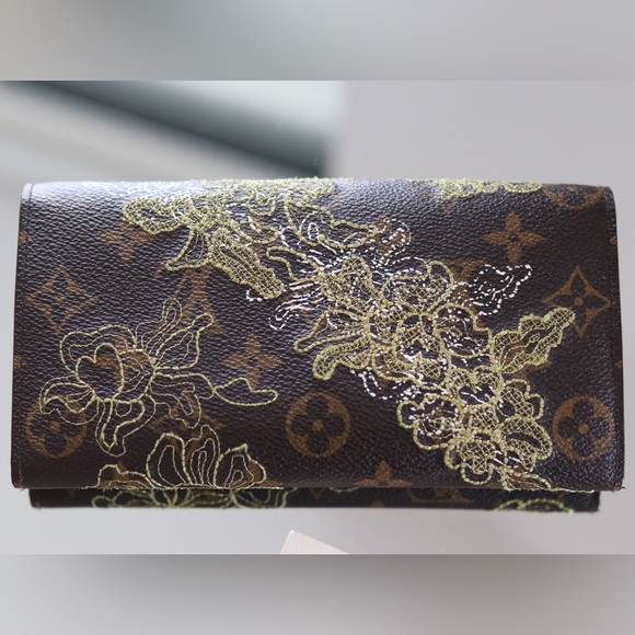 Rare Authentic Vintage Louis Vuitton Lace Embroidered Wallet - Picture 10 of 15